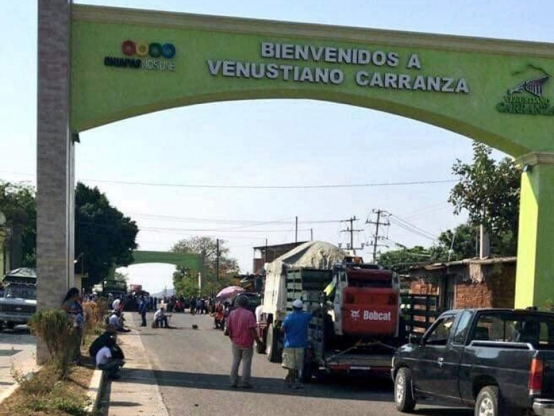 Bloqueo total en Venustiano Carranza de OCEZ CP exige fertilizantes