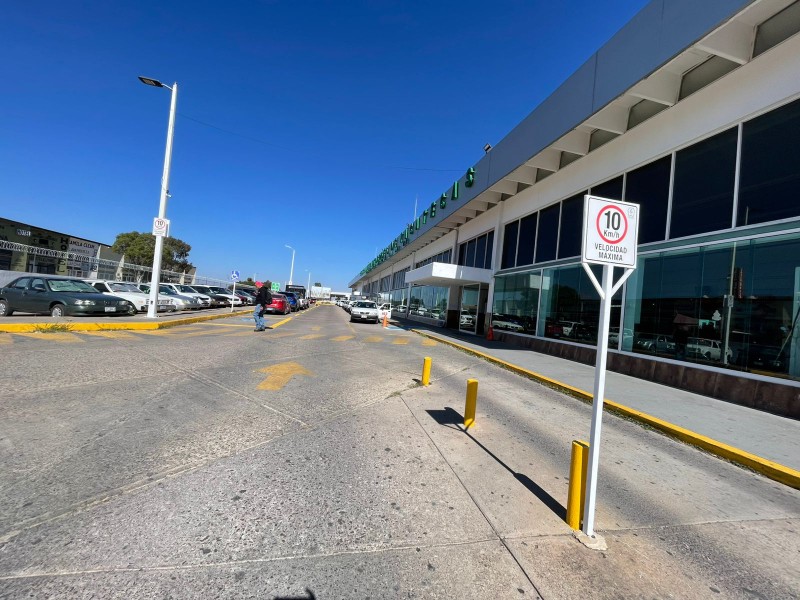 Bloqueos agrícolas paralizan rutas: pasajeros varados hasta 18 horas Bloqueos agrícolas paralizan rutas: pasajeros varados hasta 18 horas