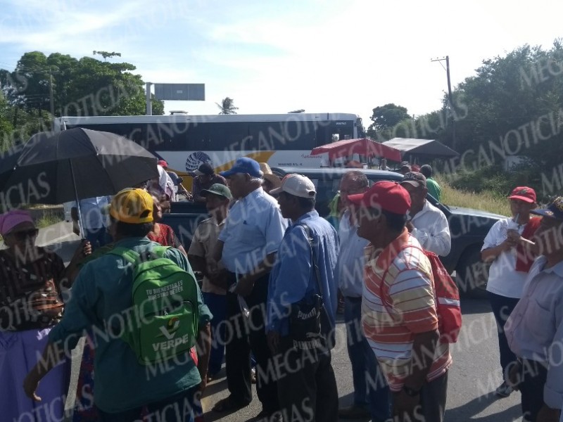 Bloqueos carreteros en Tehuantepec