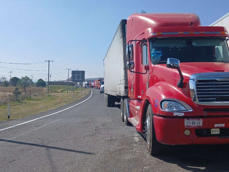 Bloqueos carreteros generan pérdidas económicas