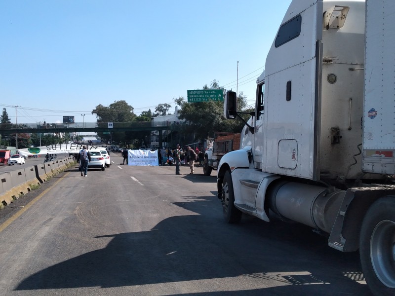 Bloqueos de sindicatos desquician Morelia