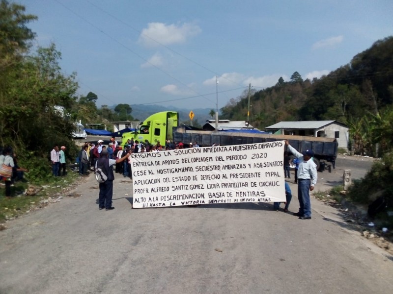 Bloqueos dejan sin combustible, alimentos e internet en Oxchuc