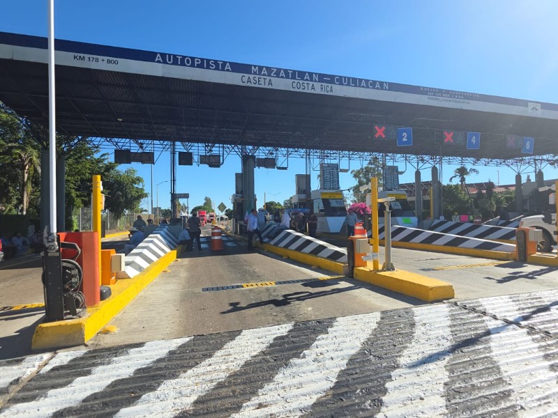 Bloqueos en casetas afectan al comercio en Culiacán:30 MDP en mercancía barados