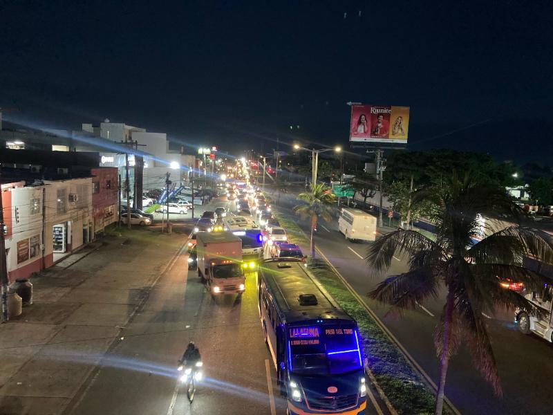 Bloqueos en Veracruz cumplen 12 horas; transportistas rechazan retirarse