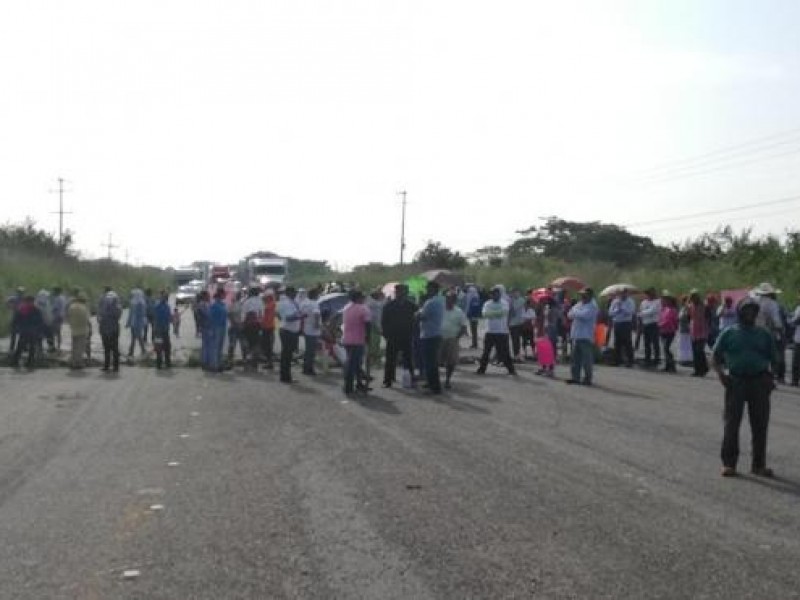 Bloqueos incomunican al Istmo con Veracruz y Chiapas