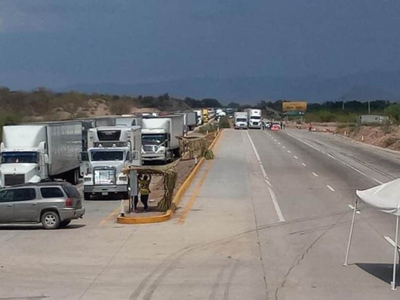 Bloqueos no perdonan y transportistas gastan más