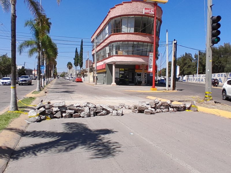 Blvd durango esta cerrado por reparación