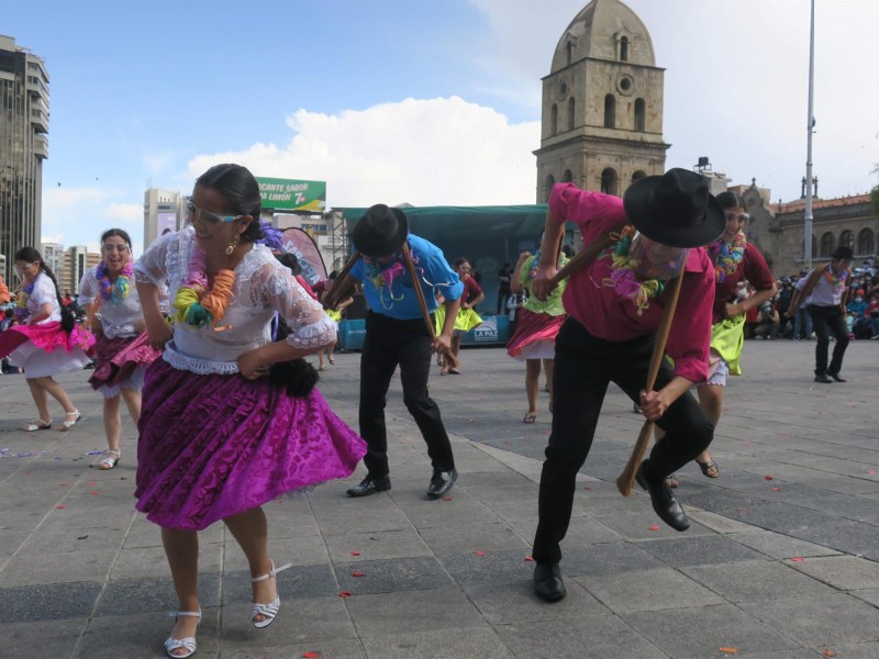 Bolivia empezó a vivir el carnaval con precauciones tras pandemia