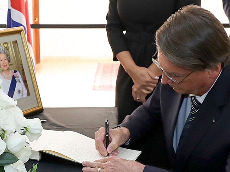 Bolsonaro viaja a Londres al funeral de Isabel II