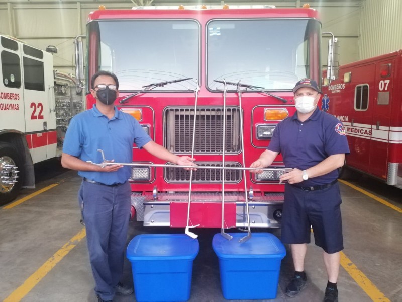 Bomberos adquieren herramientas para capturar víboras