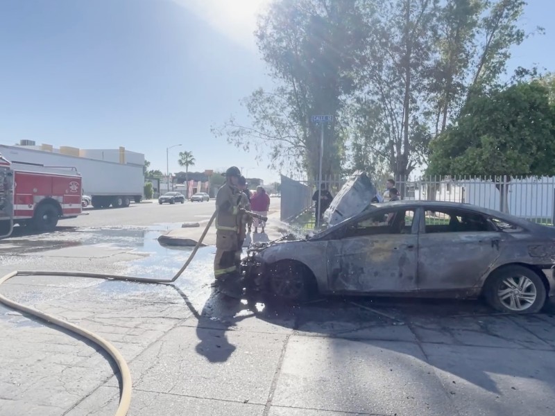 Bomberos alertan sobre riesgo de incendios vehiculares por altas temperaturas