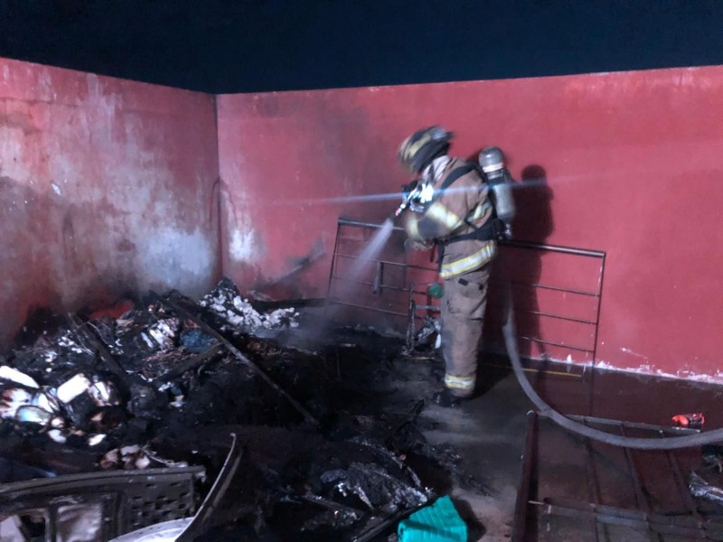 Bomberos apagan incendio en Ciudad Industrial