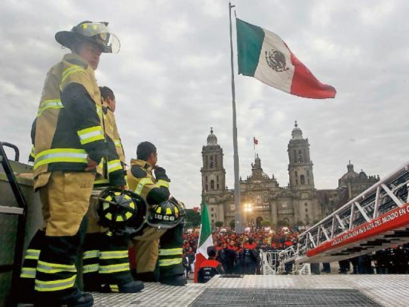 Bomberos atienden choque en Periférico