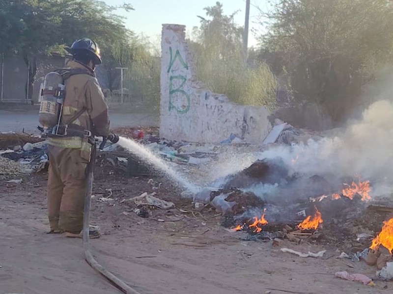 Bomberos combaten incendio en restaurante de sushi y múltiples siniestros