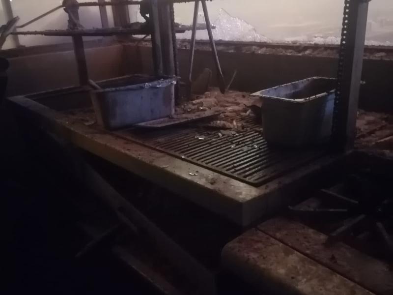 Bomberos controlan conato de incendio en restaurante de Hotel Hampton.