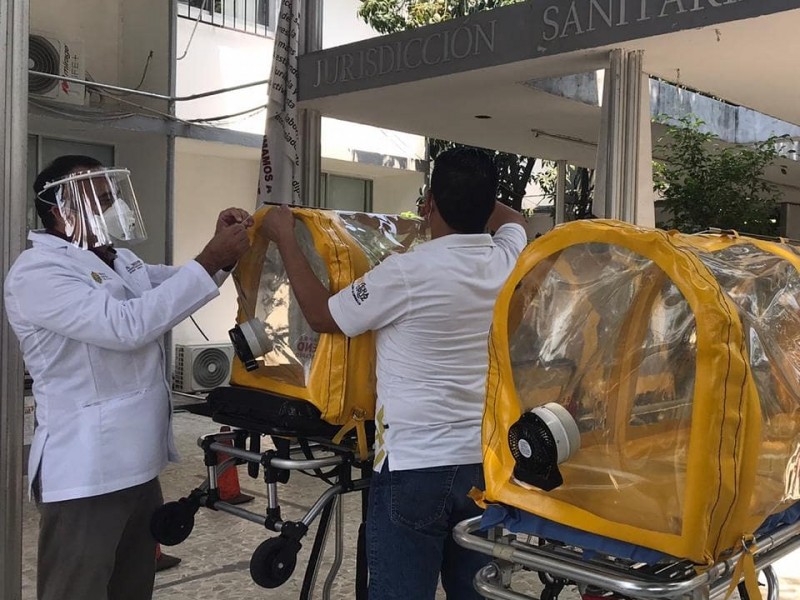 Bomberos conurbados entregan cápsulas aislantes en instituciones médicas