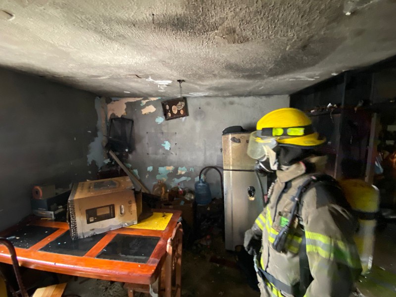 Bomberos Conurbados rescatan 5 perros y 3 gatos en incendio