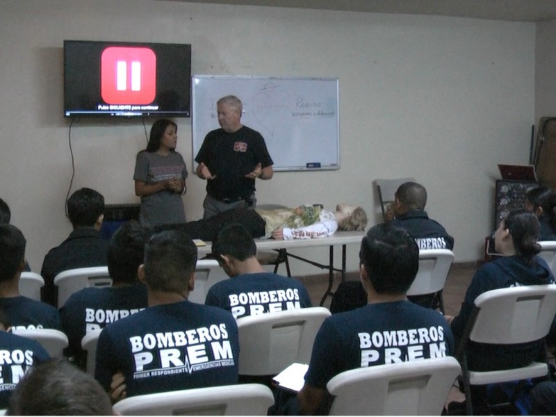 Bomberos CSL toma curso de atención prehospitalaria