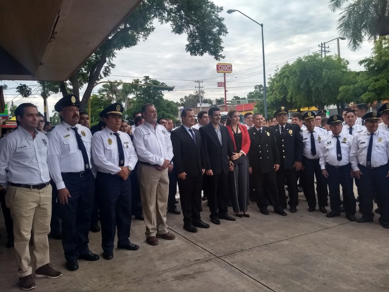 Bomberos de Culiacán realizan cartita de peticiones