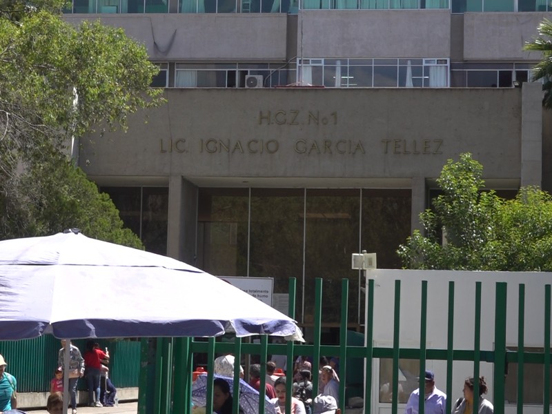 Bomberos de Durango rescatan a personas atrapadas en elevador de hospital