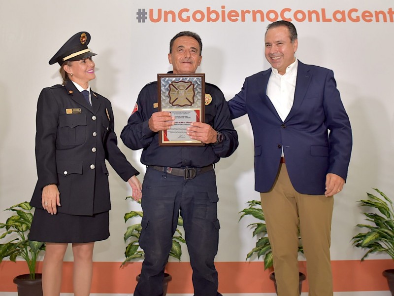 Bomberos de Hermosillo festejan su día con ceremonia de reconocimientos