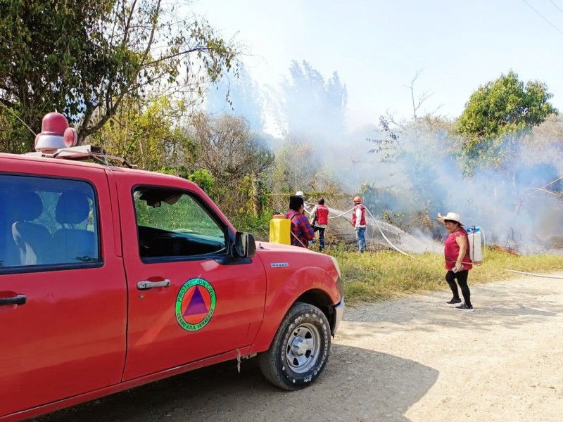 Bomberos de la región se suman para sofocar incendio