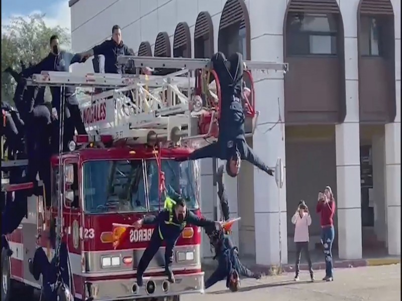 Bomberos de Nogales, participan en desfile de Santa Ana, Sonora