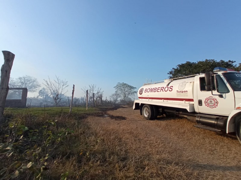 Bomberos de Tuxpan se enfrentan a la sequía