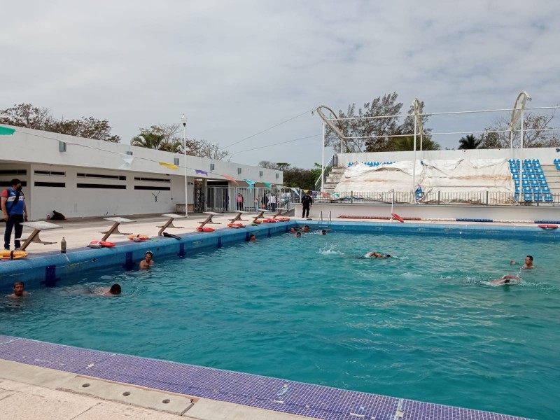 Bomberos, Policías y Protección Civil, reciben curso de rescate acuático.