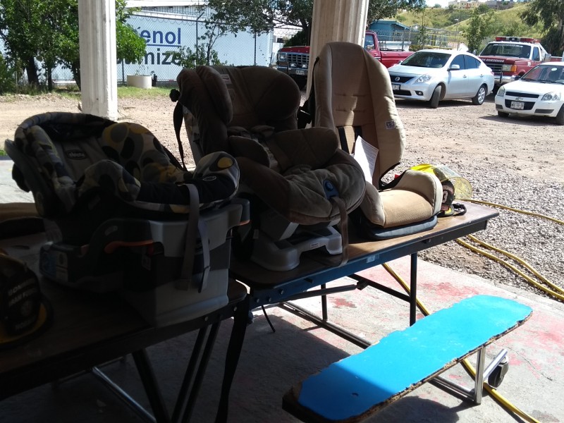 Bomberos reafirma entrega de sillas para bebe gratuítas.