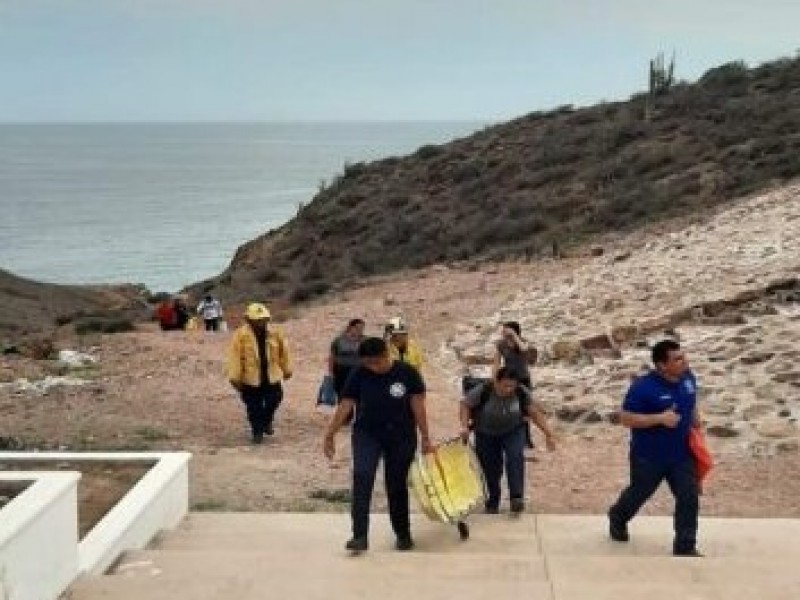 Bomberos rescatan a joven atrapado en Cerro Centinela