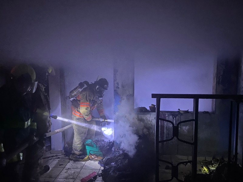 Bomberos sofocan incendio de casa habitación de Bahía de Banderas