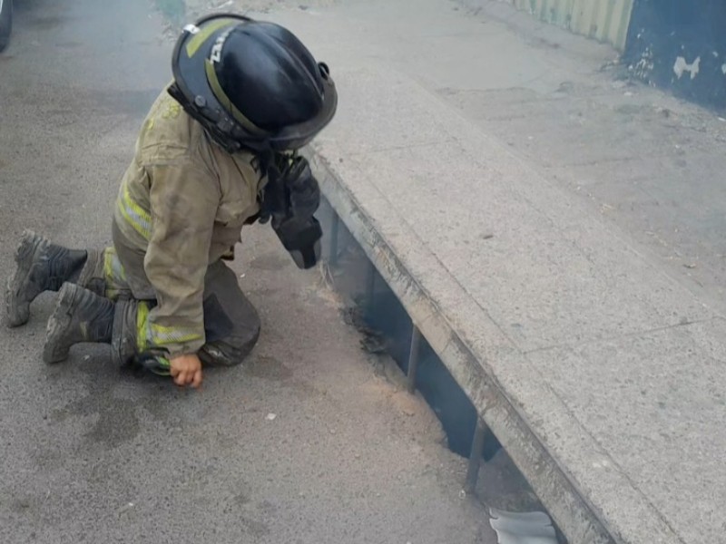 Bomberos sofocan incendio en canal de la San Benito