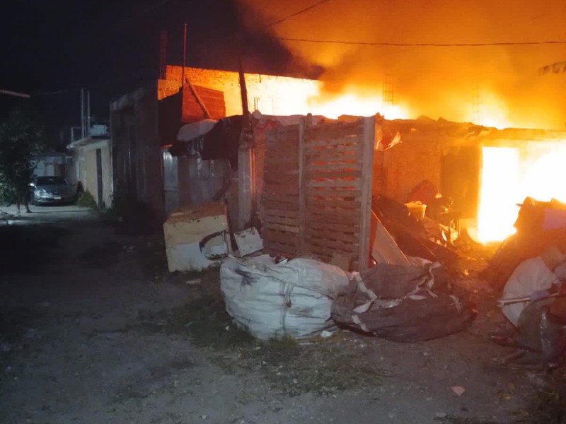 Bomberos sofocan incendio en colonia Hipódromo