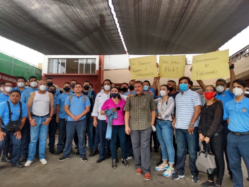 Bomberos trabajan bajo protesta por despido de Adán Shinagawa