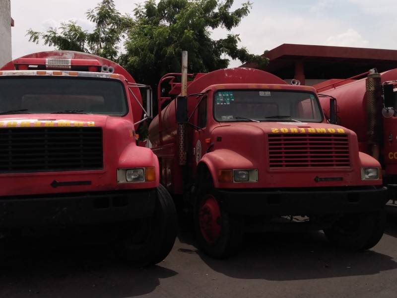 Bomberos trabajan con carencias y sin sueldo