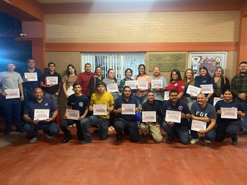 Bomberos voluntarios capacitan a comunidad en manejo de mordeduras y animales ponzoñosos