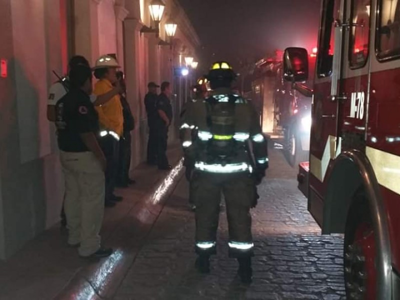 Bomberos y PC controlan fuego en Ayuntamiento