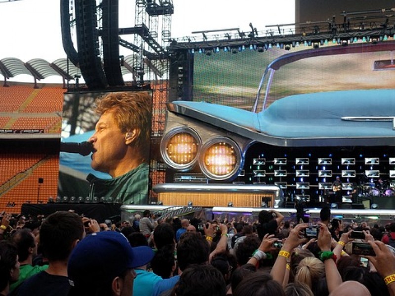 Bon Jovi, da positivo a covid-19 antes de un concierto