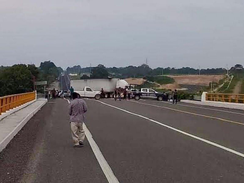 Boqueo en Matías Romero; exigen atención del gobierno del estado