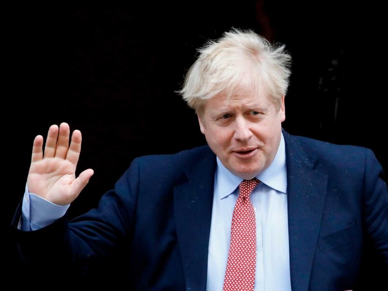 Boris Johnson en terapia intensiva, cede el mando