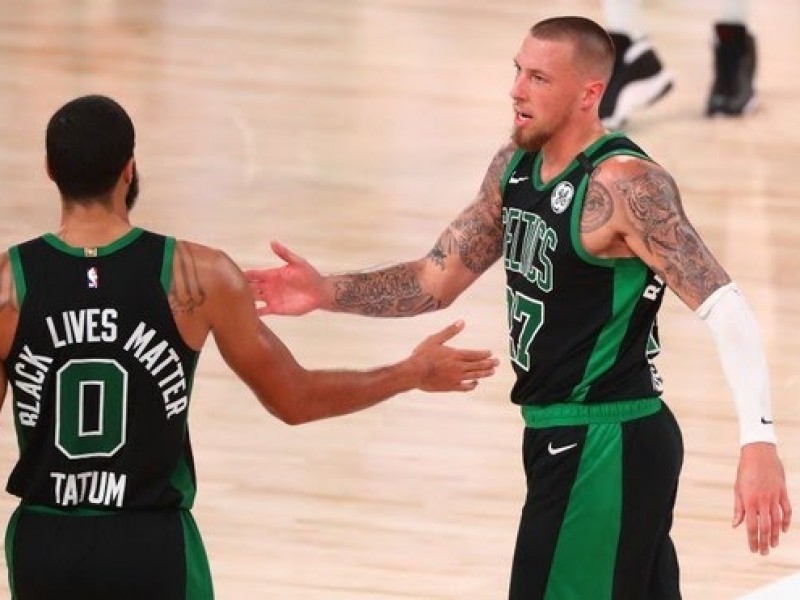 Boston vence 121-108 a Miami y aprieta la serie