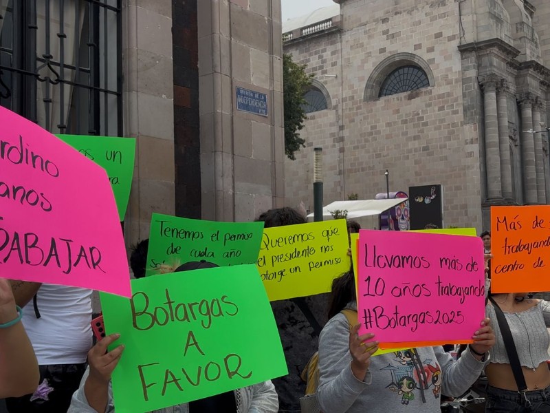 Botargueros exigen espacio para trabajar en la Feria del Alfeñique