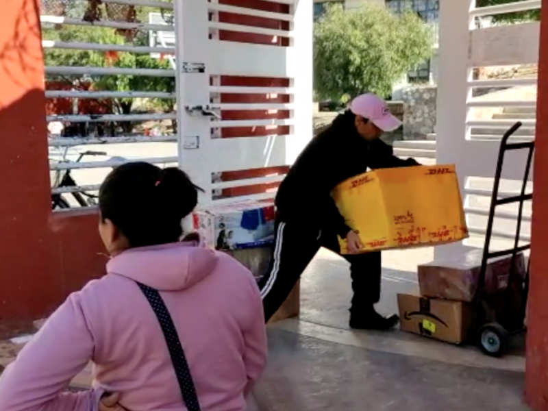 “Botón de cambio” entrega 3 mil libros a primaria rural