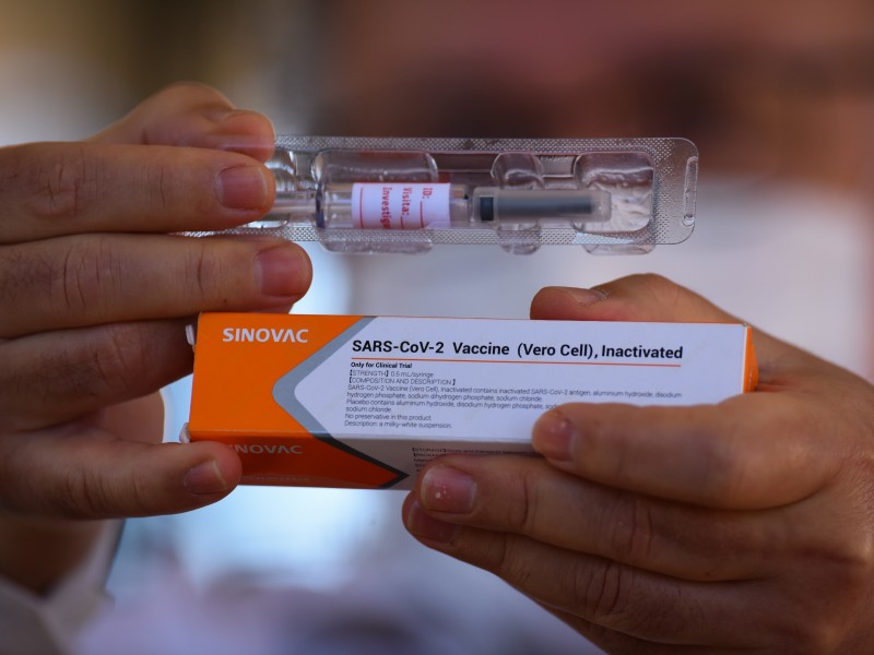 Brasil autoriza por emergencia uso de vacunas Sinovac y Astrazeneca