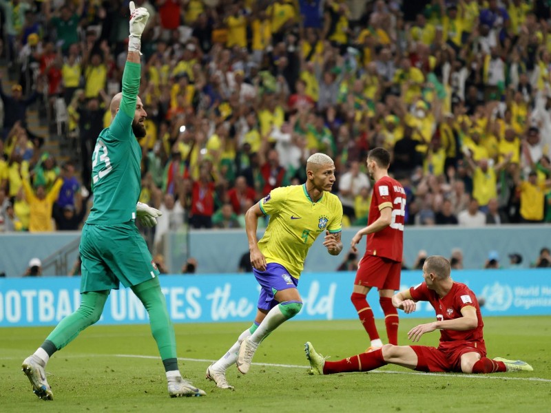 Brasil derrota a Serbia con golazo de Richarlison