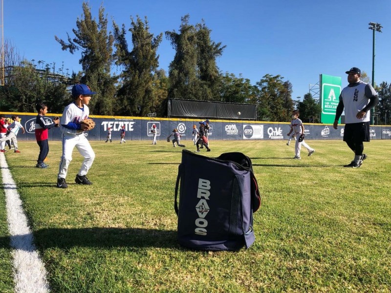 Bravos estrena 'escuelita' de Beisbol