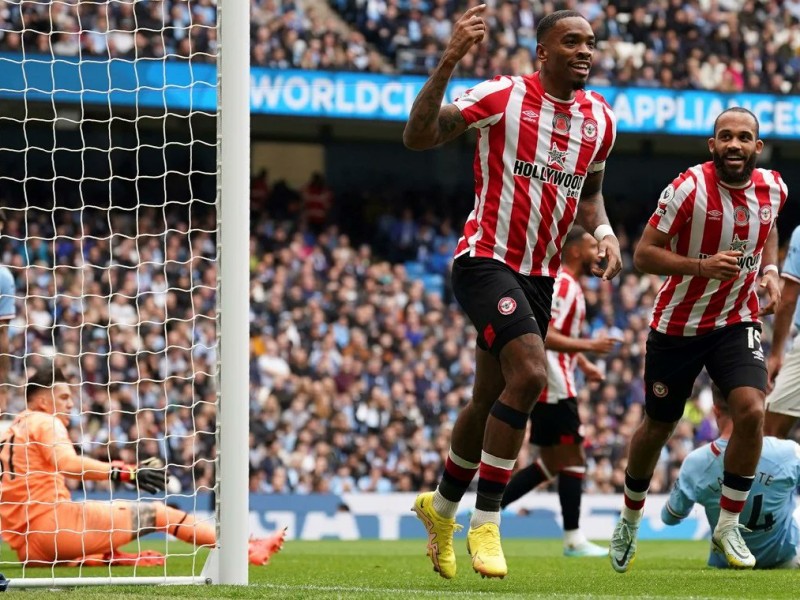 Brentford vence de último minuto al Manchester City