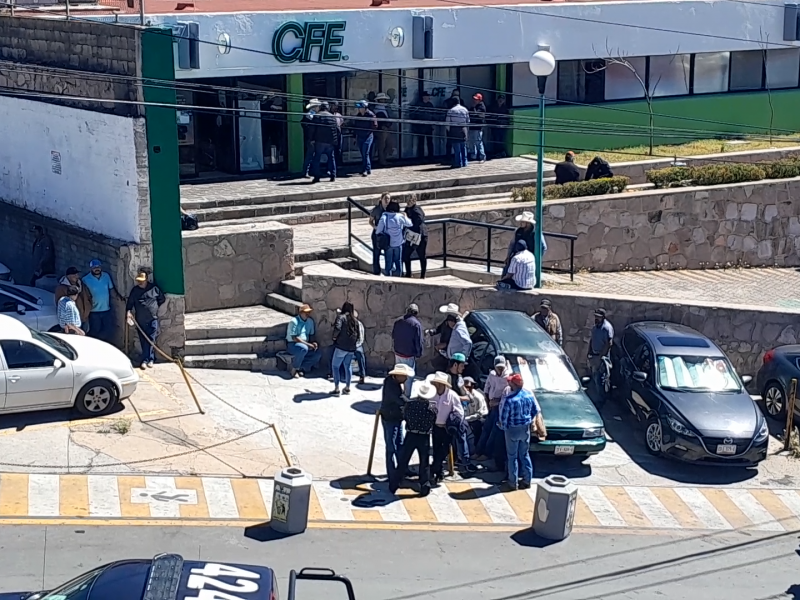 #BrevesLocales: Productores se manifiestan frente a CFE, tomaron bulevar