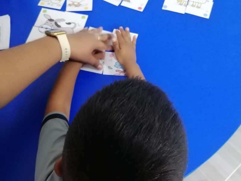 Brindan atención gratuita a niños con autismo en Salina Cruz